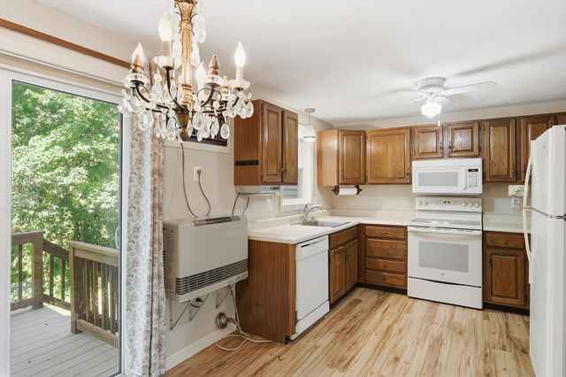 17 Oakwood Cir Apt 5, Goffstown, NH 03045