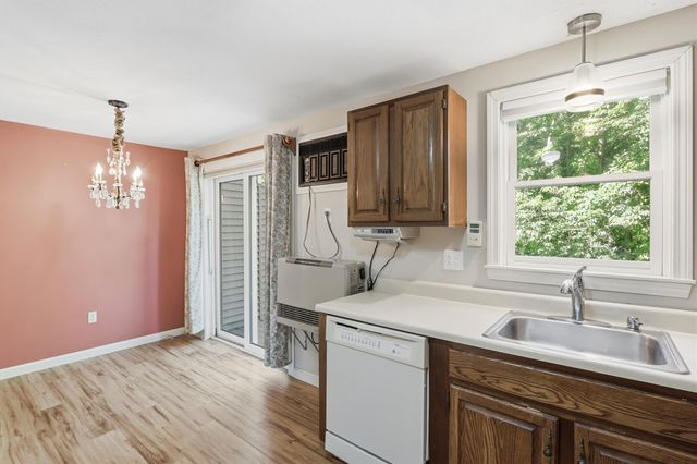 17 Oakwood Cir Apt 5, Goffstown, NH 03045