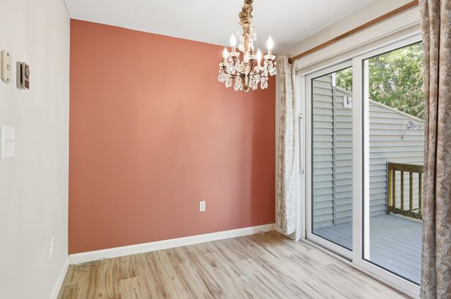 17 Oakwood Cir Apt 5, Goffstown, NH 03045