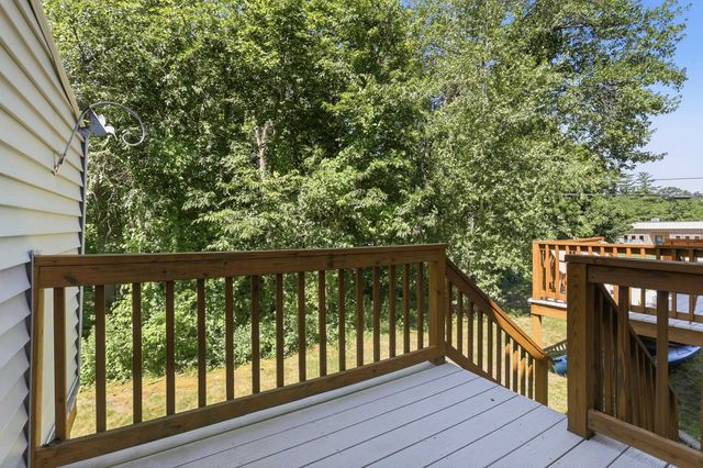 17 Oakwood Cir Apt 5, Goffstown, NH 03045