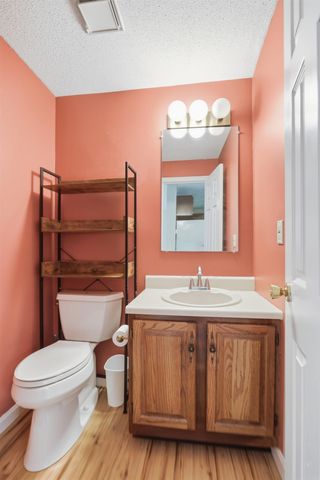 17 Oakwood Cir Apt 5, Goffstown, NH 03045