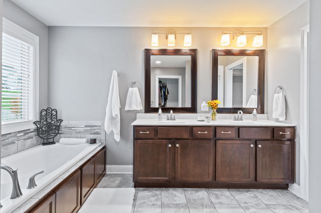 4704 EMERIBROOK CT, Columbia, MO 65203