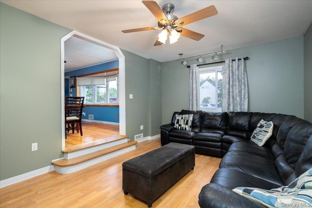 11 Adelphi Road, Hicksville, NY 11801