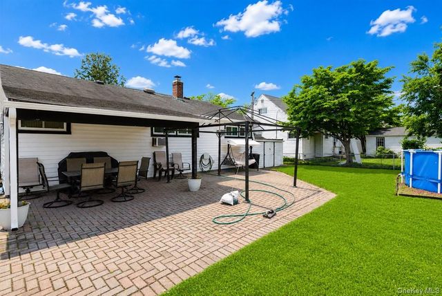 11 Adelphi Road, Hicksville, NY 11801