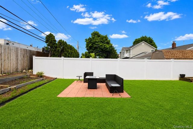 11 Adelphi Road, Hicksville, NY 11801