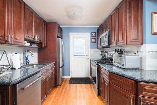 11 Adelphi Road, Hicksville, NY 11801