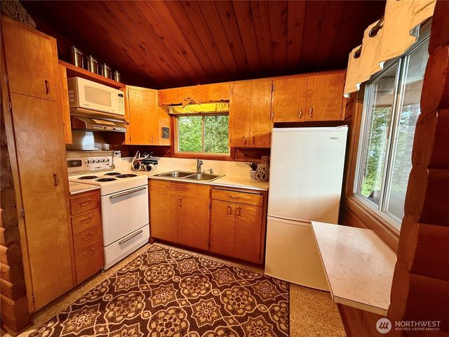 71 N Potlatch Drive N, Hoodsport, WA 98548