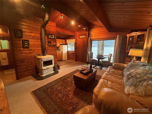 71 N Potlatch Drive N, Hoodsport, WA 98548