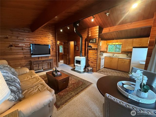71 N Potlatch Drive N, Hoodsport, WA 98548