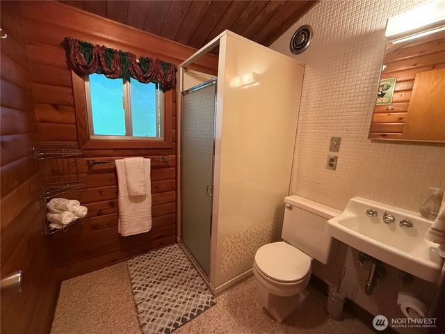 71 N Potlatch Drive N, Hoodsport, WA 98548