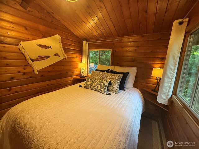 71 N Potlatch Drive N, Hoodsport, WA 98548