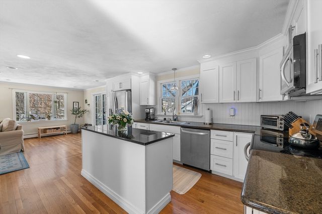 6 Pilgrim Heights, Beverly, MA 01915