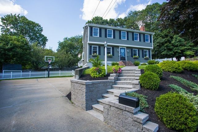 6 Pilgrim Heights, Beverly, MA 01915