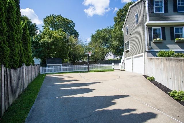 6 Pilgrim Heights, Beverly, MA 01915