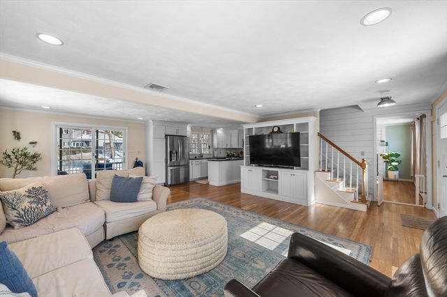 6 Pilgrim Heights, Beverly, MA 01915