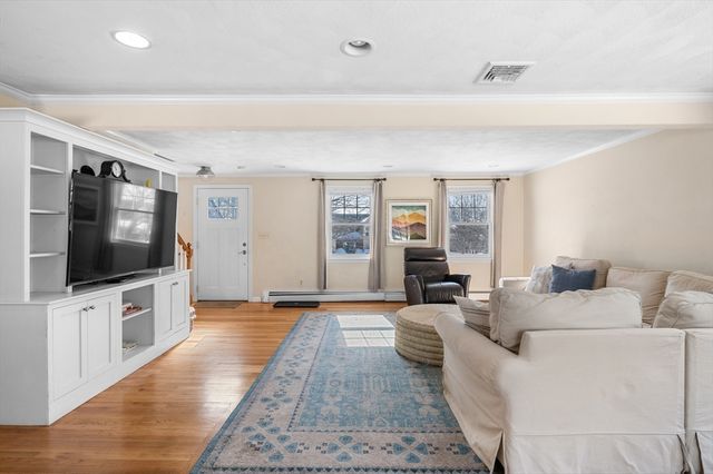 6 Pilgrim Heights, Beverly, MA 01915