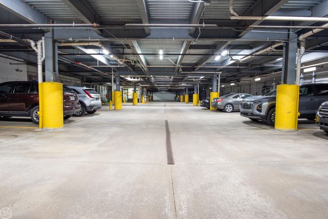 39178 Hayes Road building 1 Unit 23, Clinton Township, MI 48038