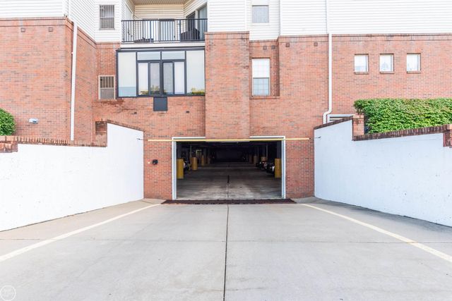 39178 Hayes Road building 1 Unit 23, Clinton Township, MI 48038