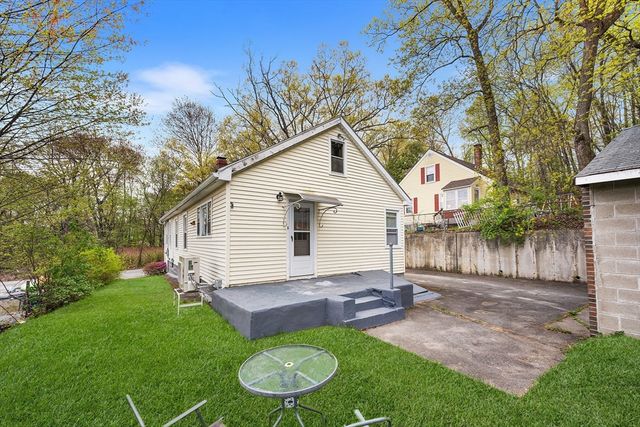 43 Belcourt Rd, Worcester, MA 01605