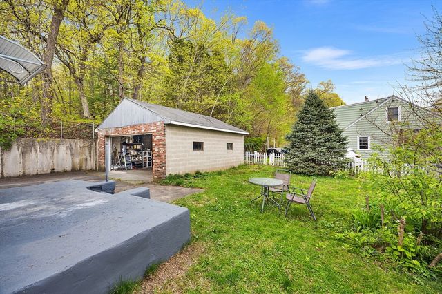 43 Belcourt Rd, Worcester, MA 01605