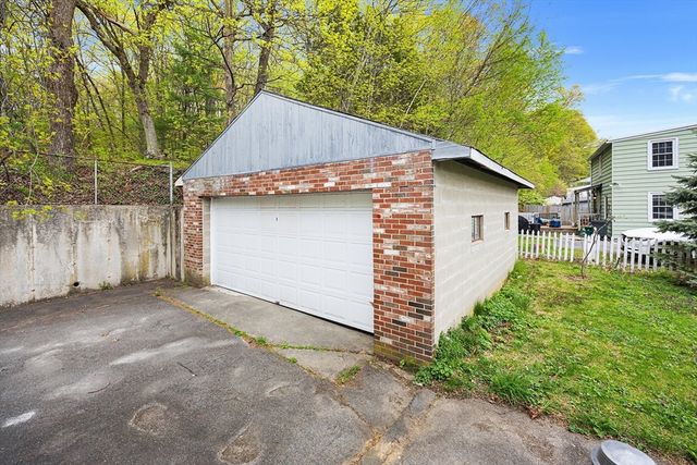 43 Belcourt Rd, Worcester, MA 01605