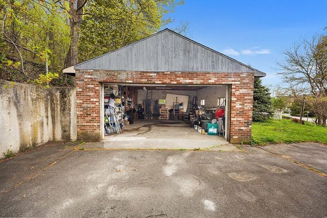 43 Belcourt Rd, Worcester, MA 01605