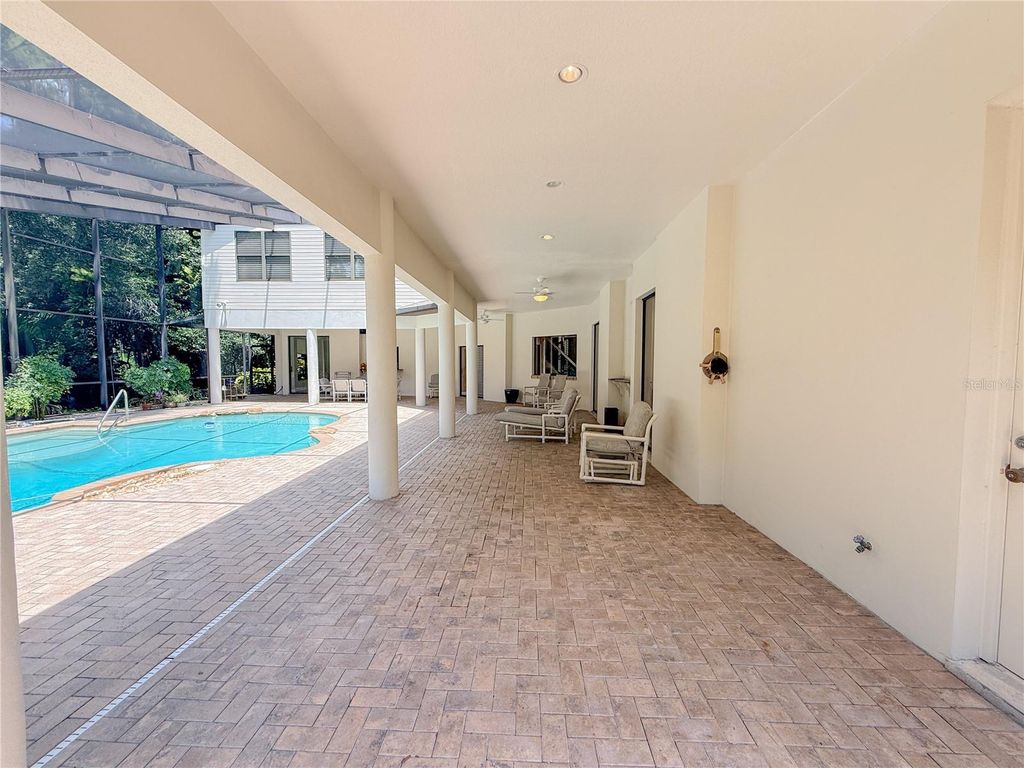 Image 8 of property listing at 11708 ORANGE GROVE DRIVE, Tampa, FL 33618