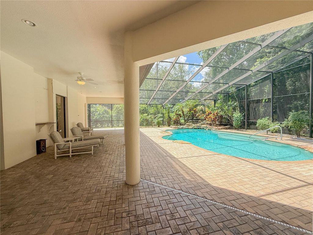 Image 9 of property listing at 11708 ORANGE GROVE DRIVE, Tampa, FL 33618