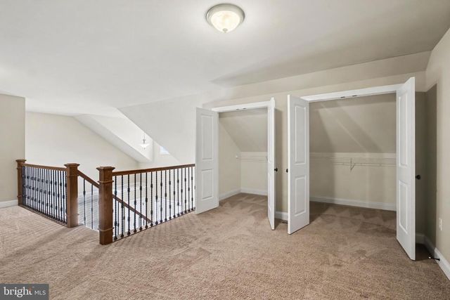 8 ARROWHEAD DR, Elizabethtown, PA 17022