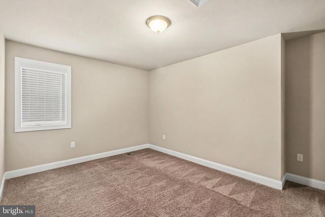 8 ARROWHEAD DR, Elizabethtown, PA 17022