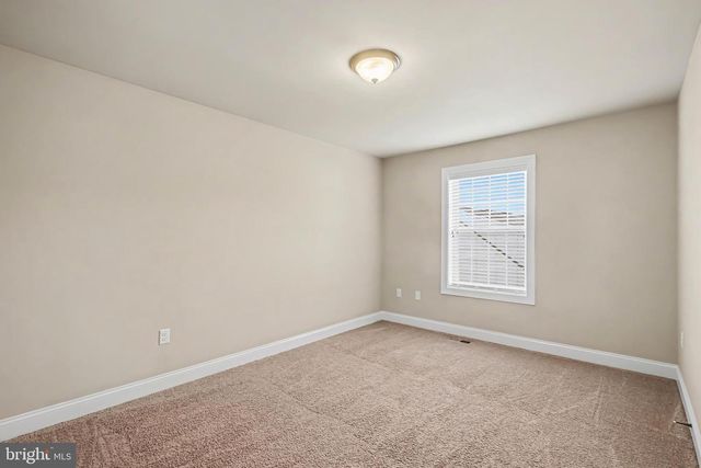 8 ARROWHEAD DR, Elizabethtown, PA 17022