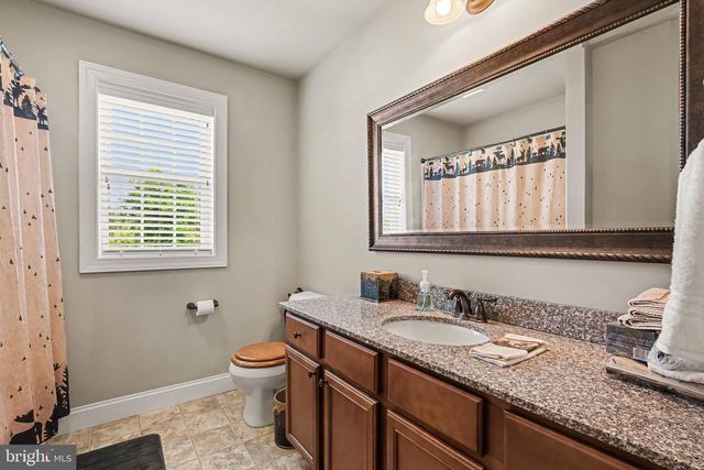 8 ARROWHEAD DR, Elizabethtown, PA 17022