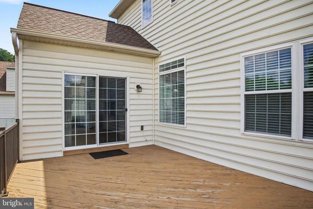 8 ARROWHEAD DR, Elizabethtown, PA 17022