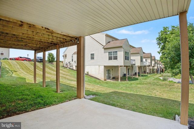 8 ARROWHEAD DR, Elizabethtown, PA 17022