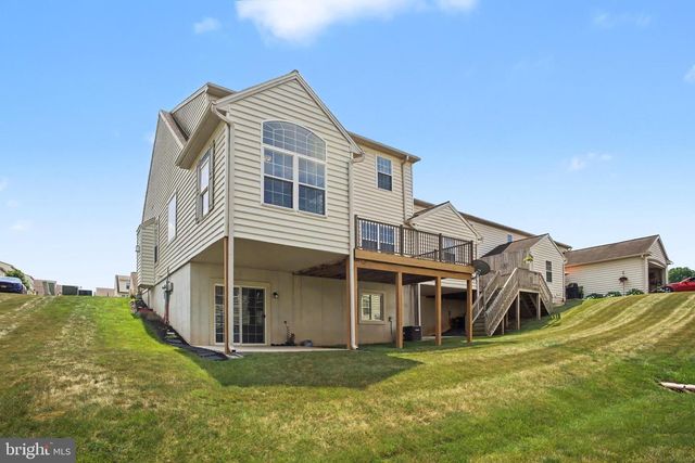 8 ARROWHEAD DR, Elizabethtown, PA 17022