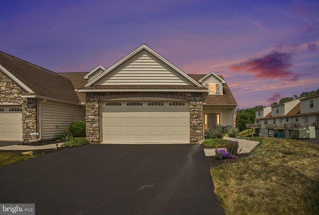 8 ARROWHEAD DR, Elizabethtown, PA 17022