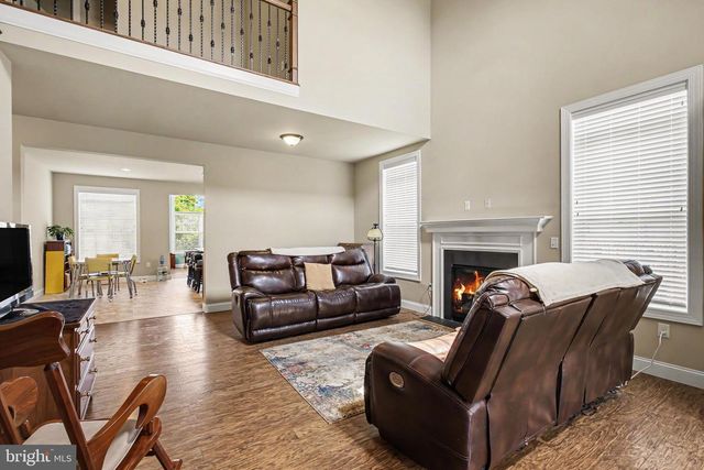 8 ARROWHEAD DR, Elizabethtown, PA 17022