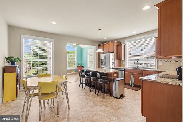 8 ARROWHEAD DR, Elizabethtown, PA 17022