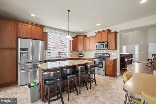 8 ARROWHEAD DR, Elizabethtown, PA 17022