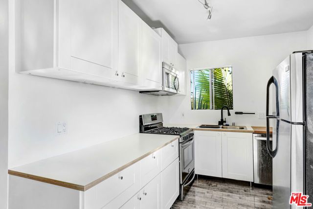 4870 W Adams Boulevard, Los Angeles, CA 90016