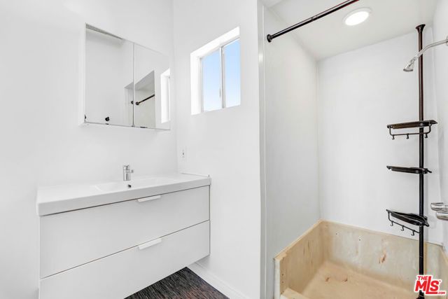 4870 W Adams Boulevard, Los Angeles, CA 90016