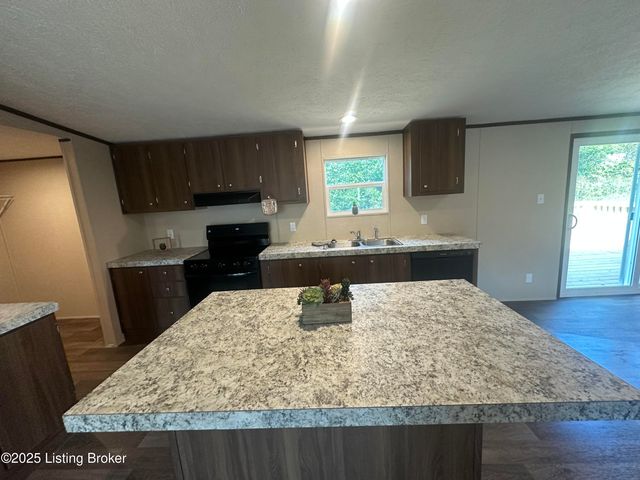 104 N Center St, Irvington, KY 40146