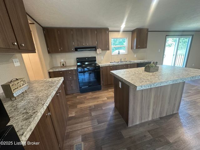 104 N Center St, Irvington, KY 40146