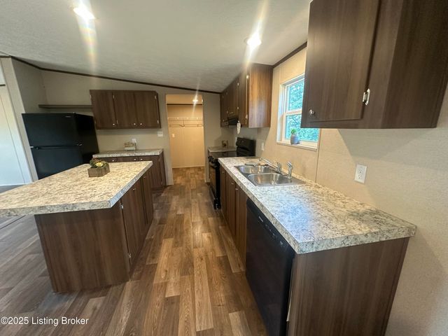 104 N Center St, Irvington, KY 40146