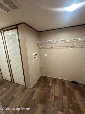 104 N Center St, Irvington, KY 40146