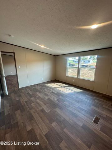 104 N Center St, Irvington, KY 40146