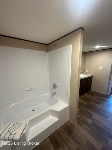 104 N Center St, Irvington, KY 40146