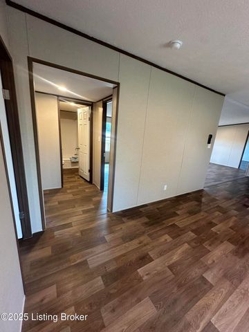 104 N Center St, Irvington, KY 40146