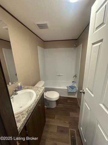 104 N Center St, Irvington, KY 40146