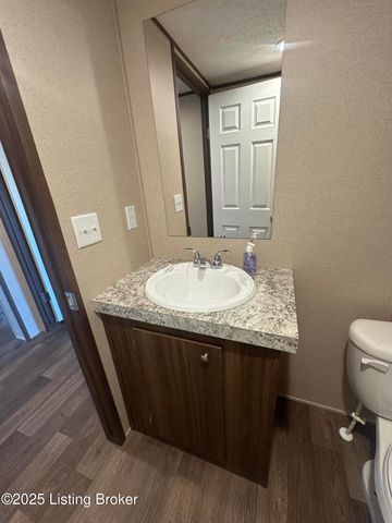 104 N Center St, Irvington, KY 40146